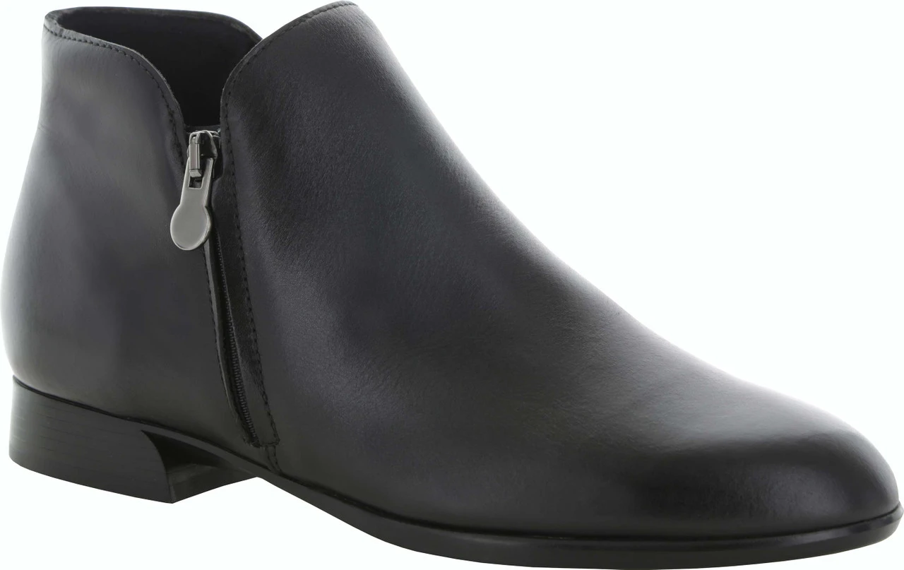 Munro Averee 3 Munro Averee